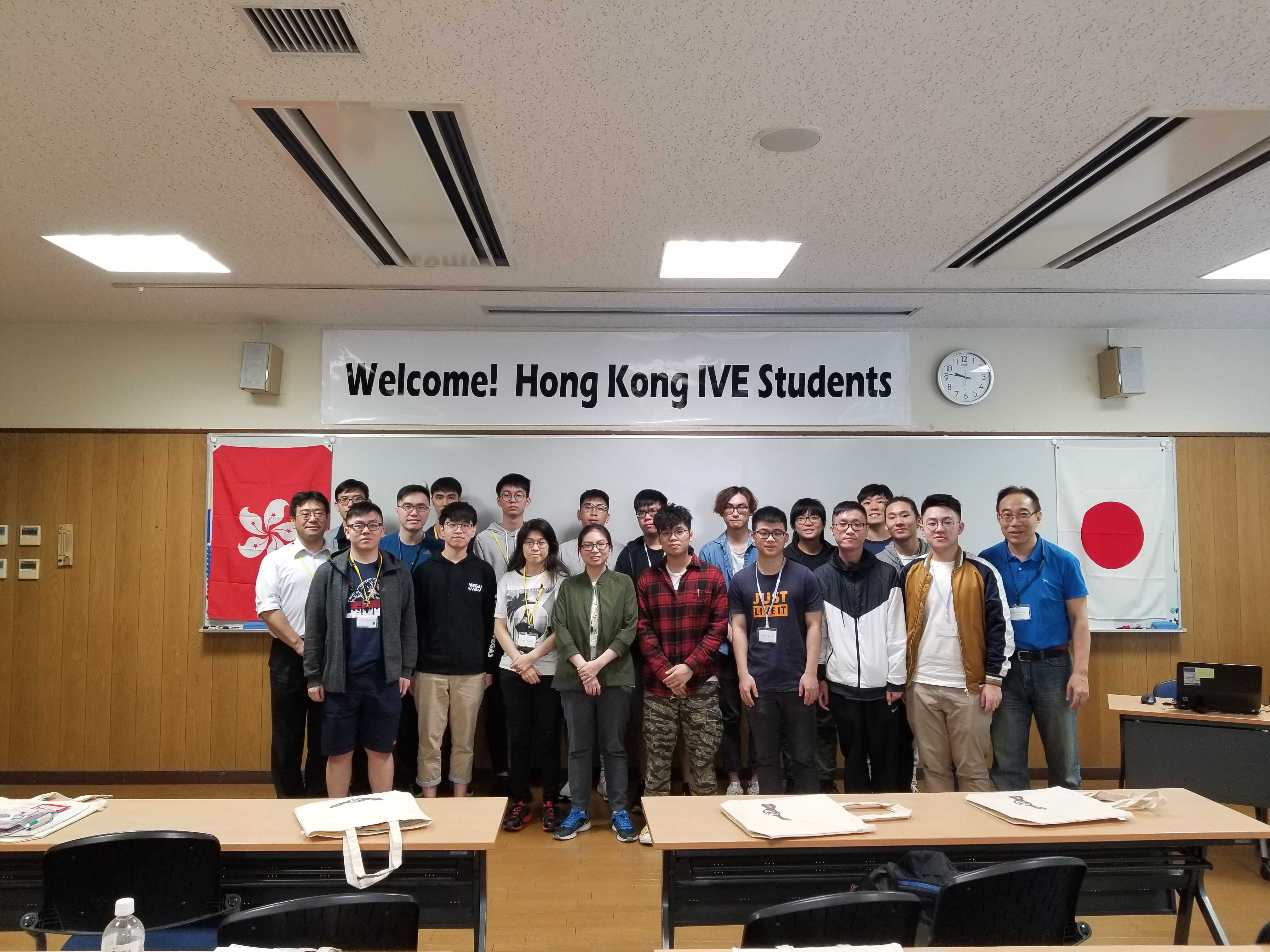 學生參觀日本小山工業高等專門學校